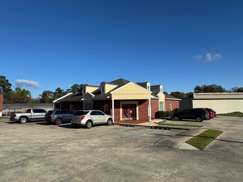 3166 Allison Bonnett Memorial Dr, Bessemer, AL à louer - Photo de l’immeuble – Image 1 sur 2