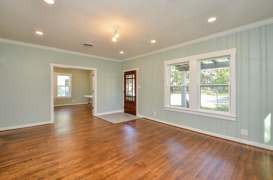 803 Austin St, Richmond, TX à louer - Photo intérieure – Image 3 sur 12