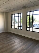 18645-18663 Ventura Blvd, Tarzana, CA à vendre Photo intérieure– Image 2 sur 4