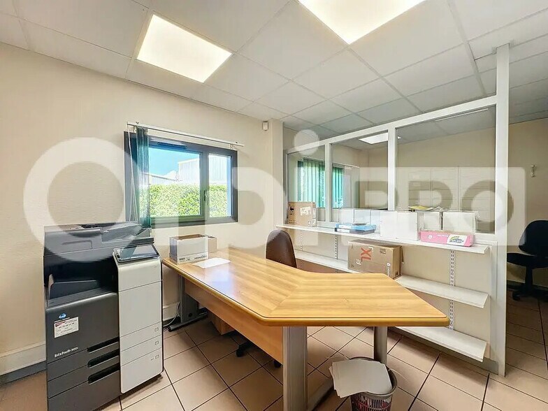 Bureau dans Désertines à vendre - Photo de l’immeuble – Image 2 sur 31