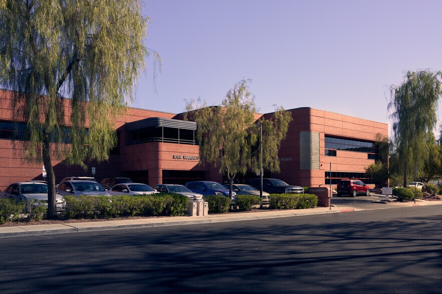 2020 Palomino Ln, Las Vegas, NV à louer - Photo principale – Image 1 sur 16