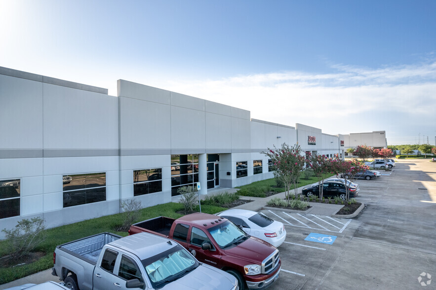2720 Reed Rd, Houston, TX à louer - Photo de l’immeuble – Image 2 sur 4