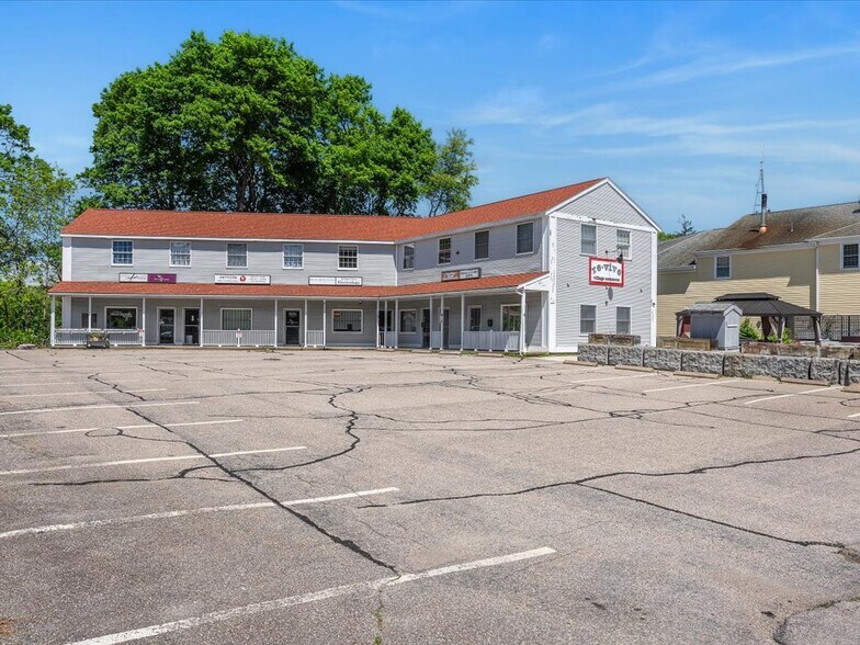 211 Main St, Ashaway, RI à vendre - Photo de l’immeuble – Image 2 sur 42