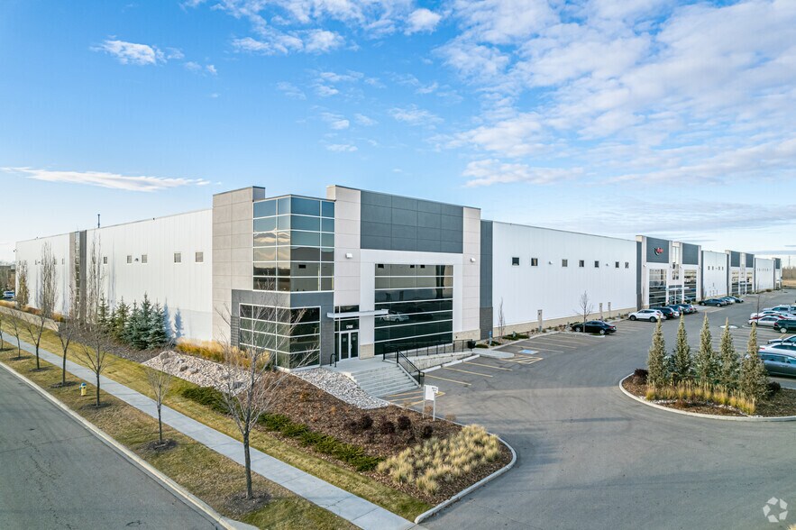 17424 129 Av NW, Edmonton, AB à louer - Photo principale – Image 1 sur 4