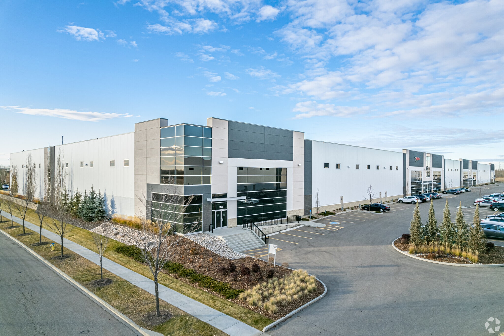 17424 129 Av NW, Edmonton, AB à louer Photo principale– Image 1 sur 5