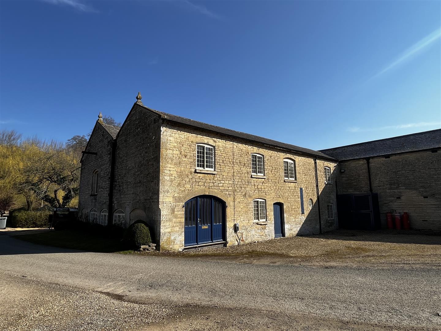 Unit 2, Lakeview, Cringle Lane, Stoke Rochford, Stoke Rochford à louer Photo de l’immeuble– Image 1 sur 20