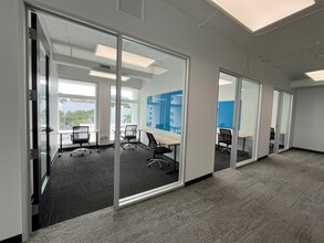 2125 Biscayne Blvd, Miami, FL à louer Photo de l’immeuble– Image 1 sur 8