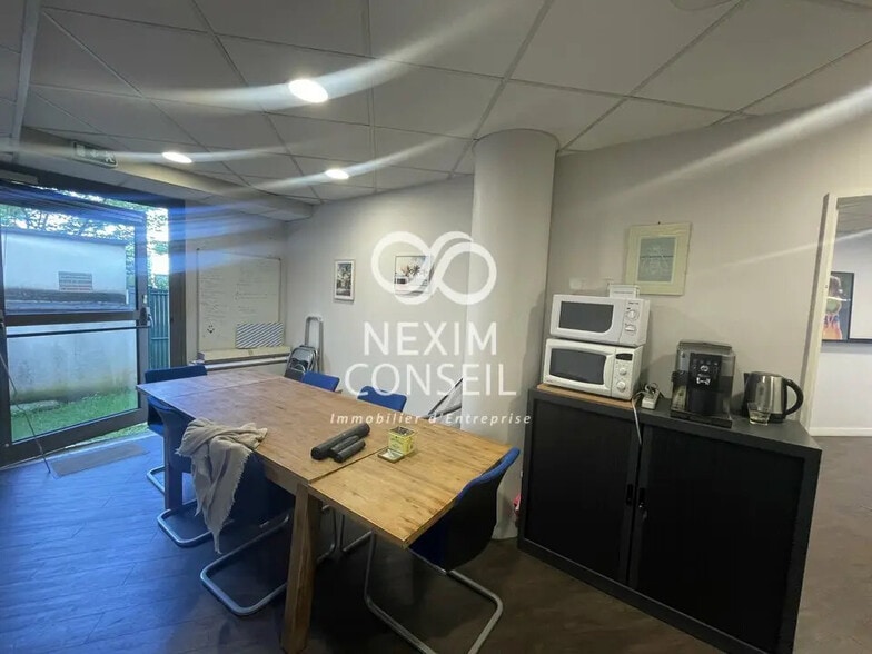 Bureau dans La Garenne-Colombes à louer - Photo de l’immeuble – Image 3 sur 7