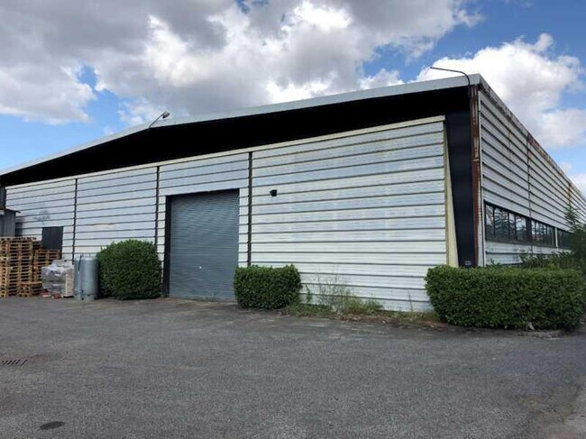Plus de détails pour 6 Rue Yves Toudic, Vénissieux - Bureau, Local d'activités à louer