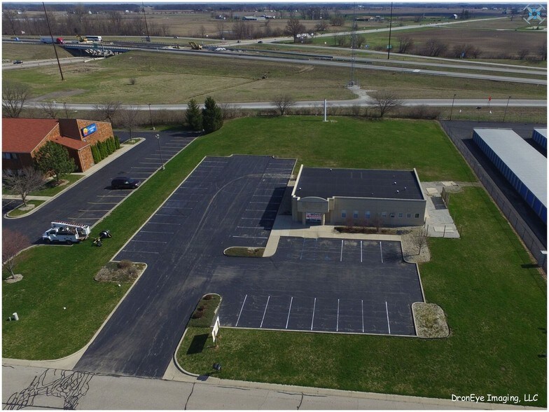 2134 Holiday Ln, Franklin, IN à vendre - Photo de l’immeuble – Image 3 sur 49