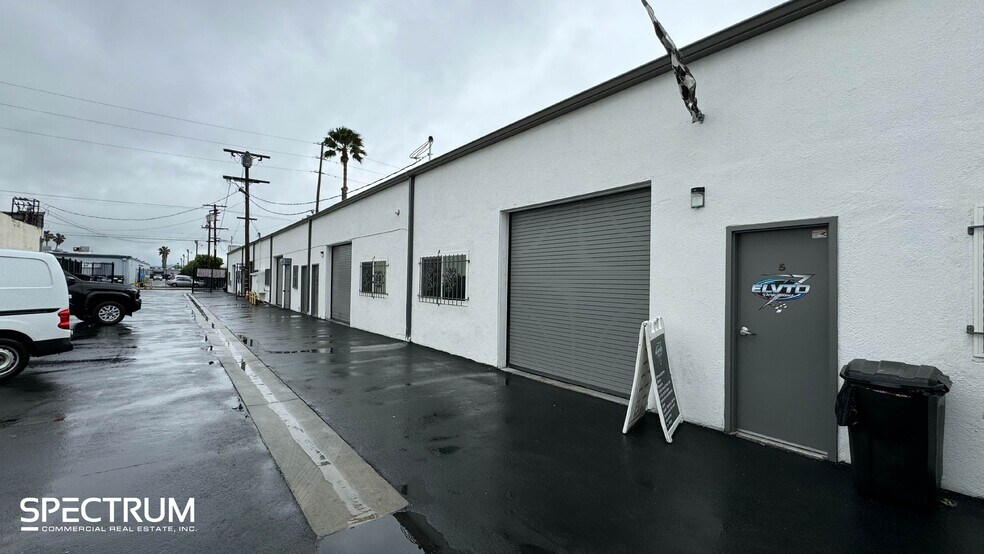 15759 Strathern St, Van Nuys, CA à louer - Photo de l’immeuble – Image 2 sur 5