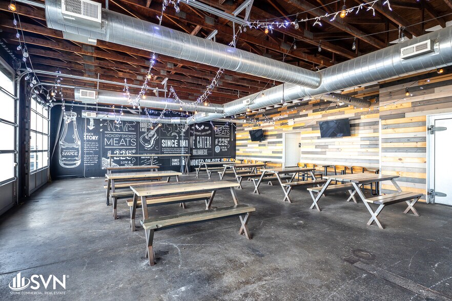 10318 Taylorsville Rd, Louisville, KY à louer - Photo de l’immeuble – Image 2 sur 26