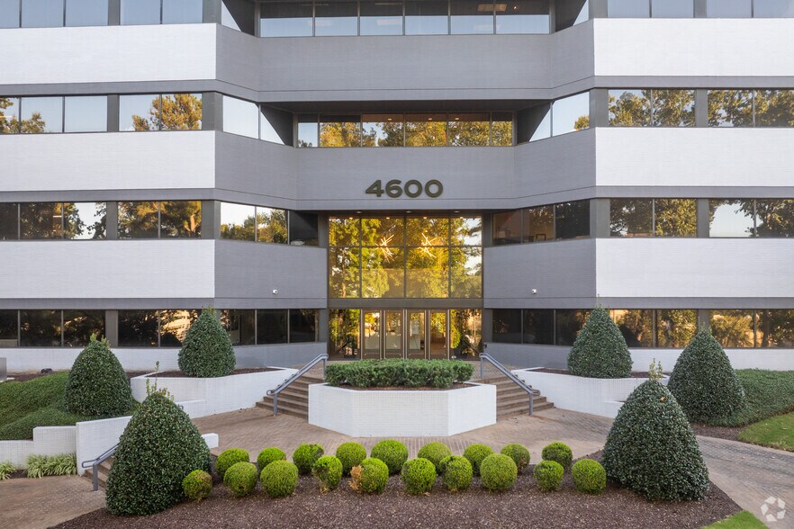 4600 Marriott Dr, Raleigh, NC à louer - Photo de l’immeuble – Image 3 sur 24