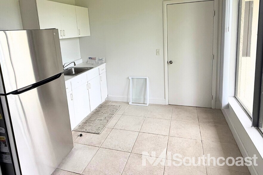 5031 SE Federal Hwy, Stuart, FL à louer - Photo de l’immeuble – Image 3 sur 5