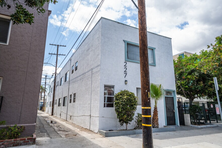 227 Lime Ave, Long Beach, CA à vendre - Photo de l’immeuble – Image 3 sur 14