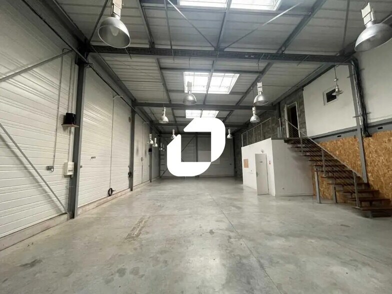 Local d’activités dans Audenge à louer - Photo intérieure – Image 1 sur 8