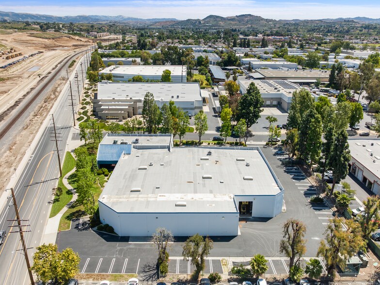 5397 N Commerce Ave, Moorpark, CA à vendre - Photo de l’immeuble – Image 2 sur 9