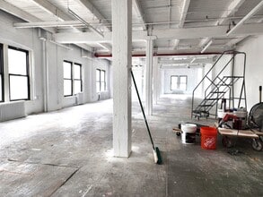 21-07 Borden Ave, Long Island City, NY à louer Photo intérieure– Image 1 sur 11