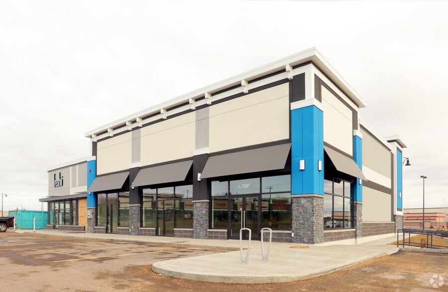 7161 Winterburn Rd, Edmonton, AB à louer - Photo de l’immeuble – Image 2 sur 5