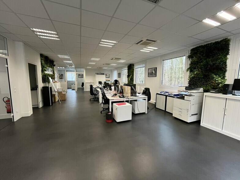 Bureau dans Tremblay-en-France à louer - Photo intérieure – Image 1 sur 9