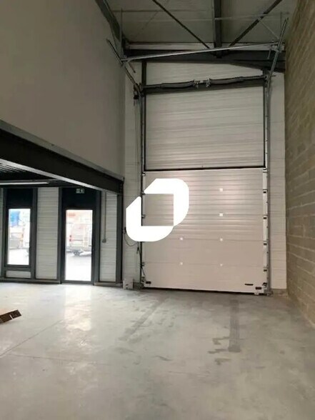 Local d’activités dans Beychac-et-Caillau à louer - Photo de l’immeuble – Image 2 sur 5