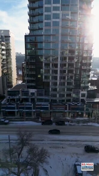 11949 Jasper Av NW, Edmonton, AB à vendre - Vidéo sur l’annonce professionnelle – Image 2 sur 10