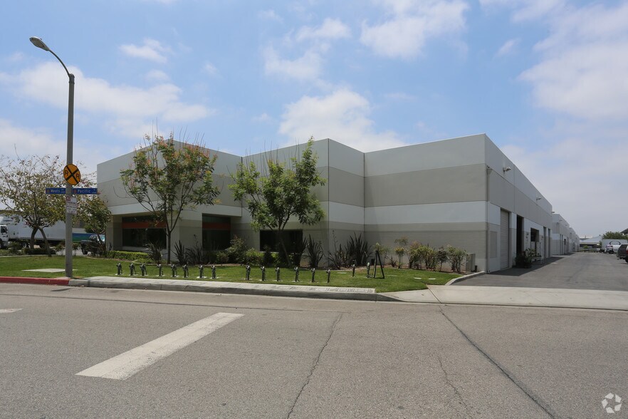 492-496 W Meats Ave, Orange, CA à louer - Photo principale – Image 1 sur 6