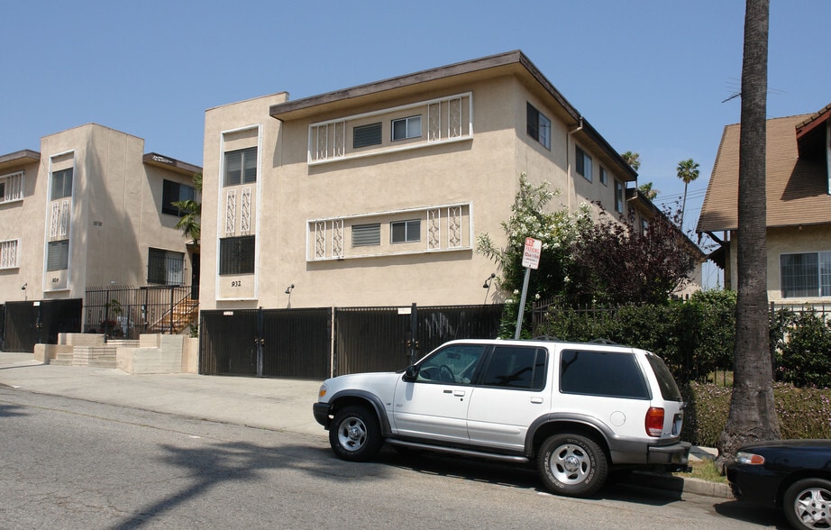 932 Fedora St, Los Angeles, CA à vendre - Photo de l’immeuble – Image 2 sur 10