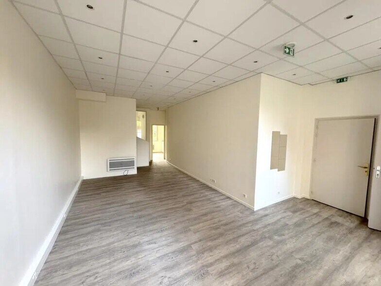 Bureau dans Versailles à louer - Photo de l’immeuble – Image 3 sur 13