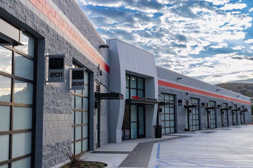 23823 Ventura Blvd, Calabasas, CA à vendre - Photo de l’immeuble – Image 3 sur 12