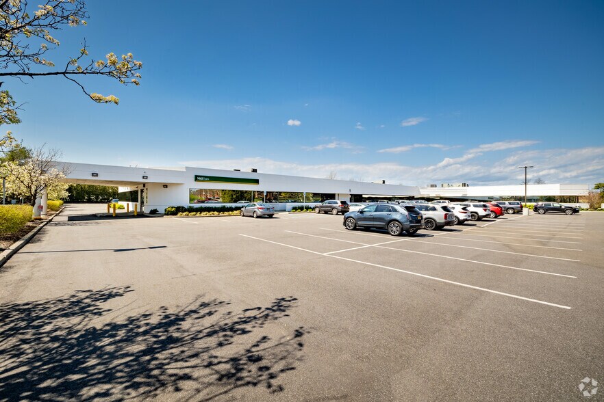 140 Adams Ave, Hauppauge, NY à louer - Photo de l’immeuble – Image 3 sur 9