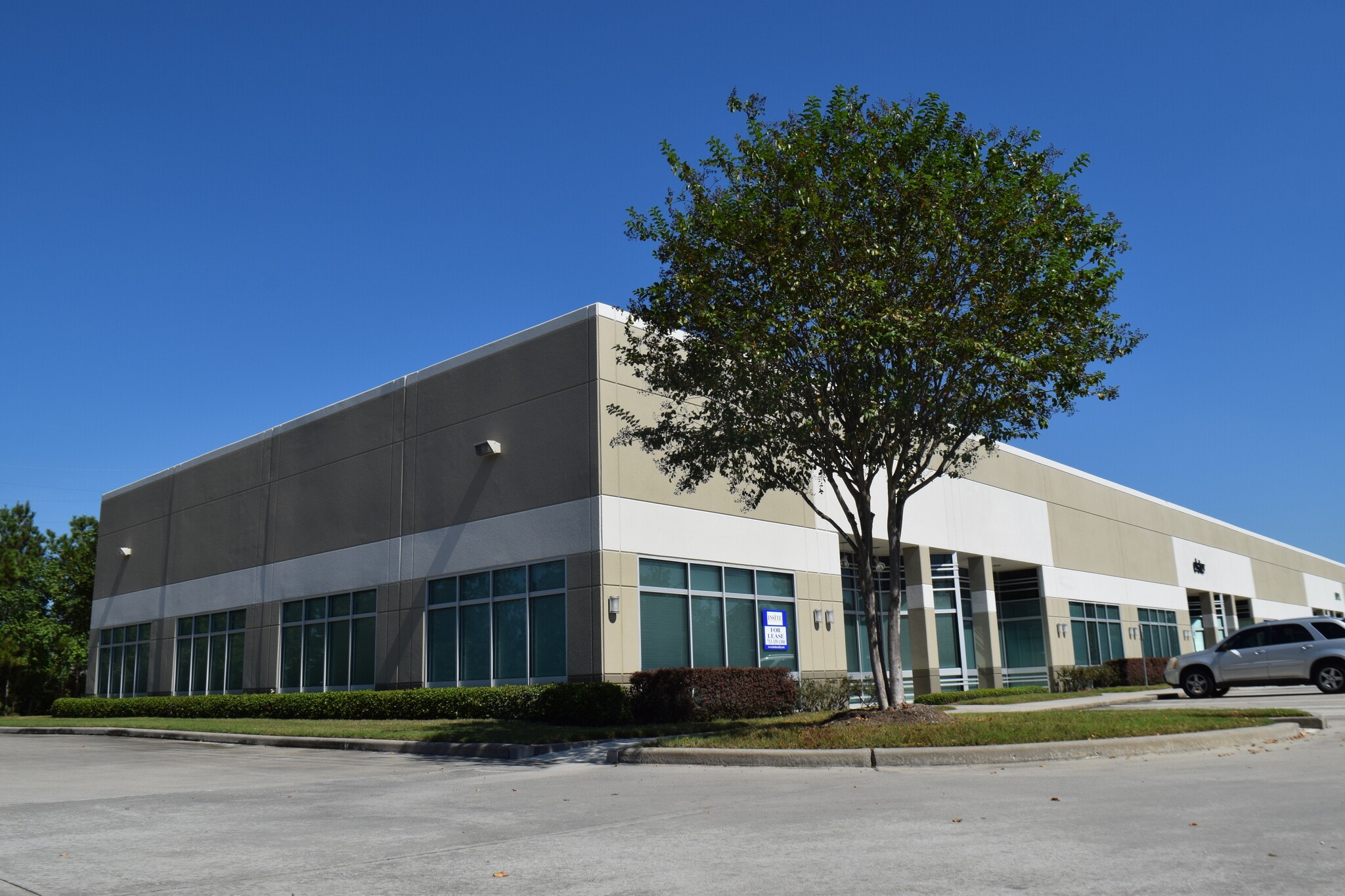 5150 Greens Rd, Houston, TX à louer Photo de l’immeuble– Image 1 sur 3