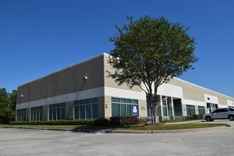 5150 Greens Rd, Houston, TX à louer Photo de l’immeuble– Image 1 sur 3