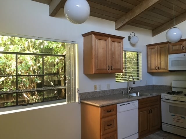 2497 S Barrington Ave, Los Angeles, CA à vendre - Photo de l’immeuble – Image 2 sur 5