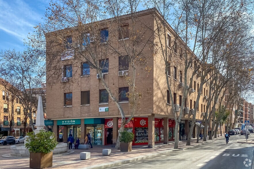 Calle Teniente Ruiz, 2, Alcalá de Henares, Madrid à louer - Photo de l’immeuble – Image 2 sur 2