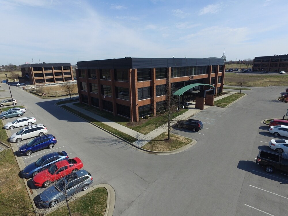535 Wellington Way, Lexington, KY à vendre Photo principale– Image 1 sur 57