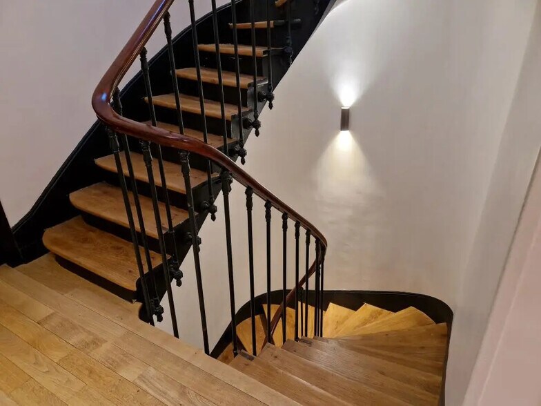 28 Rue Des Petits Hôtels, Paris à louer - Photo de l’immeuble – Image 3 sur 7