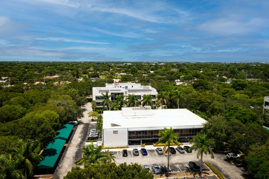 2201 NW Corporate Blvd, Boca Raton, FL à vendre - Photo de l’immeuble – Image 2 sur 13