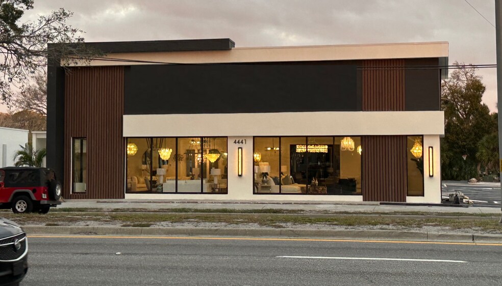 4441 S Tamiami Trl, Sarasota, FL à louer - Photo de l’immeuble – Image 1 sur 6