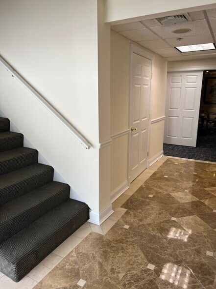 255 S Regent St, Port Chester, NY à louer - Photo intérieure – Image 3 sur 4