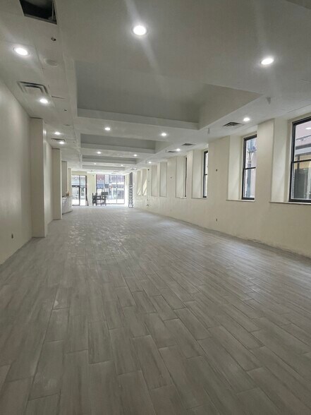 24-26 E Sixth St, Cincinnati, OH à louer - Photo de l’immeuble – Image 2 sur 7