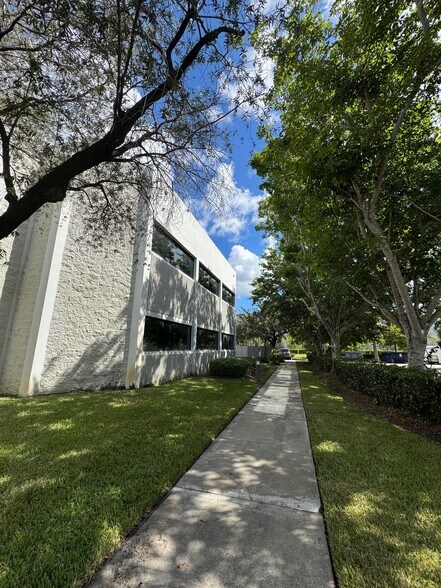 12350 NW 39th St, Coral Springs, FL à vendre - Photo de l’immeuble – Image 3 sur 43