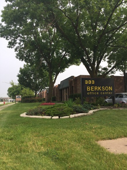 333 Skokie Blvd, Northbrook, IL à louer - Photo de l’immeuble – Image 2 sur 13