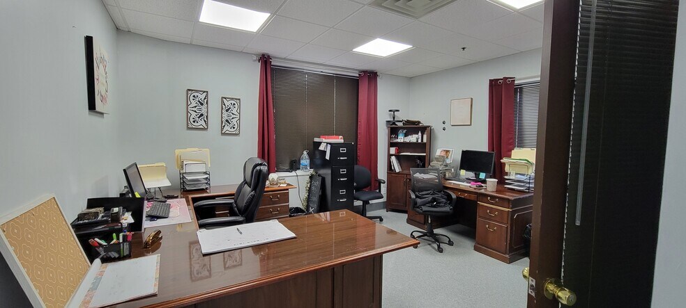 2300 Greene Way, Louisville, KY à vendre - Photo de l’immeuble – Image 2 sur 32
