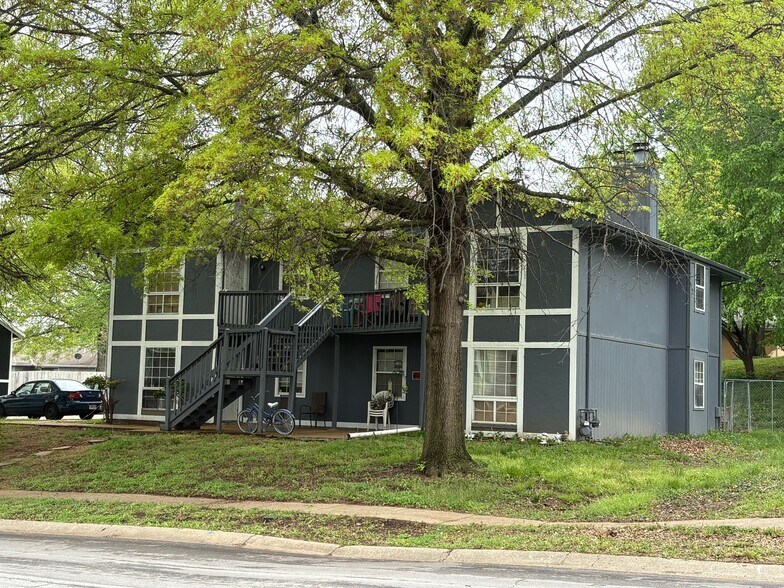 708 NE Ball Dr, Lees Summit, MO à vendre - Photo principale – Image 1 sur 6