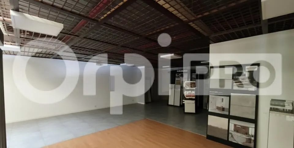 Local commercial dans Boissise-le-Roi à louer - Photo de l’immeuble – Image 2 sur 4