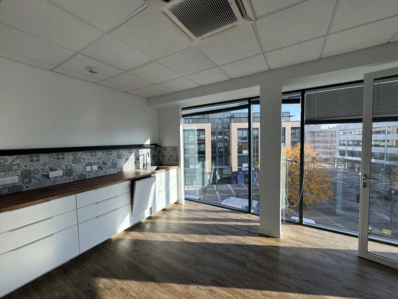 Bureau dans Reims à louer - Photo de l’immeuble – Image 2 sur 3