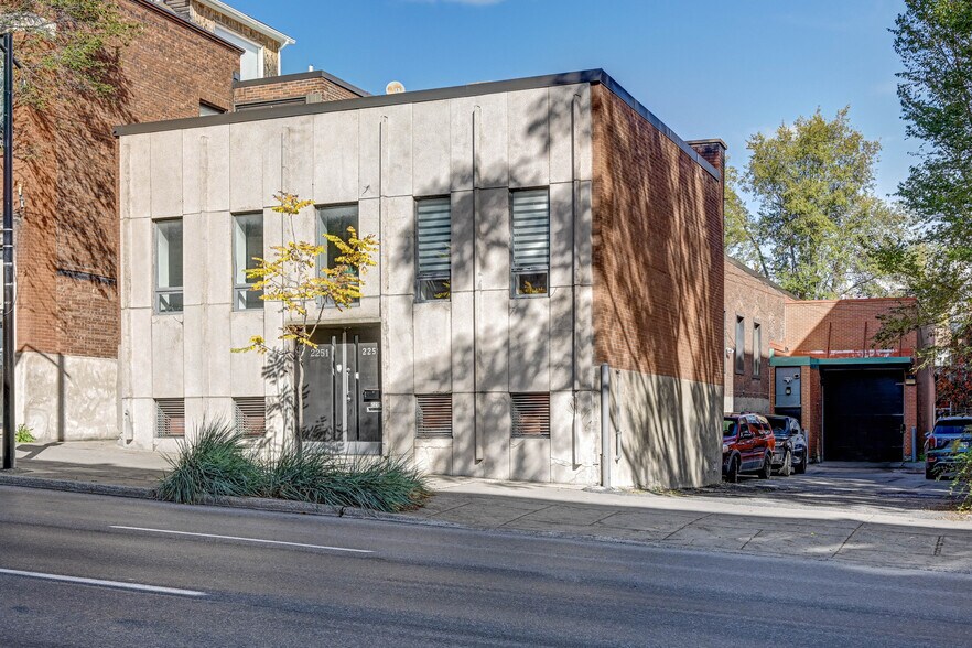 2251 Av Papineau, Montréal, QC à louer - Photo de l’immeuble – Image 1 sur 16