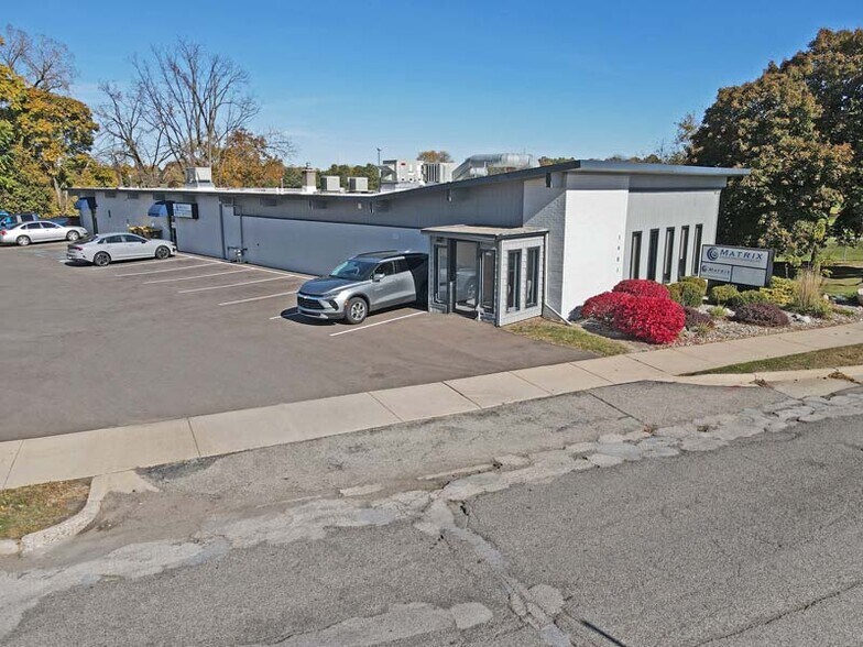 1601 E Cesar E Chavez Ave, Lansing, MI à louer - Photo de l’immeuble – Image 2 sur 11