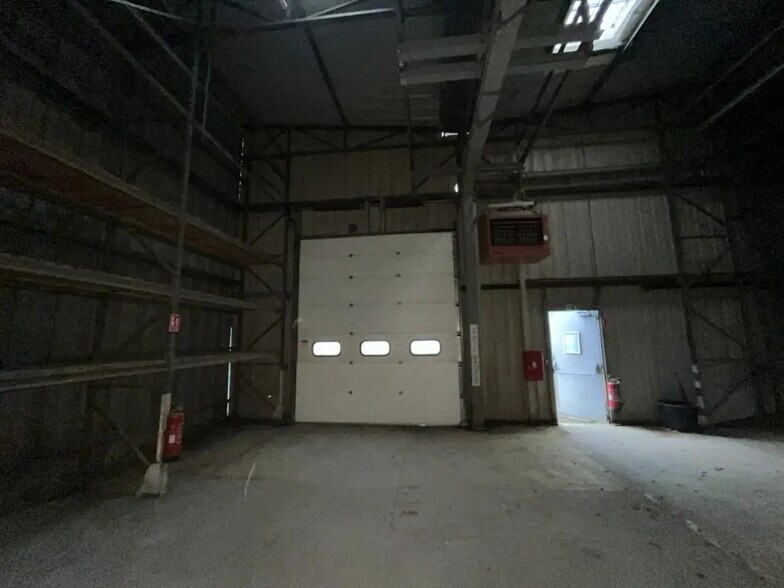 Industriel/Logistique dans Coignières à louer - Photo de l’immeuble – Image 3 sur 30